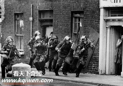 透黑镜头看到战争中近距离枪杀人类残忍瞬间(组图)